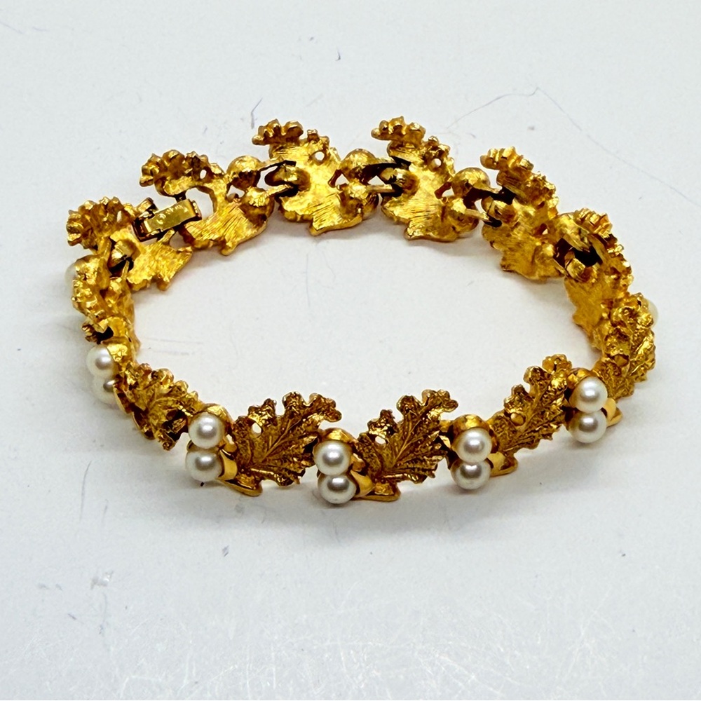 Crown Trifari Gold Tone‎ Oak Leaf W/ Pearls Hook Closure Tennis Bracelet Vintage